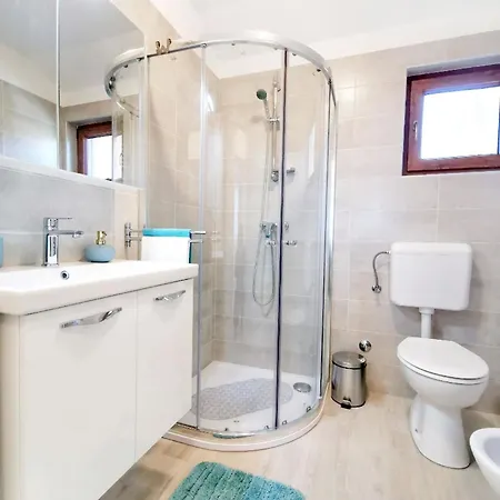 Komfortable In Ruhigem Dorf Apartamento