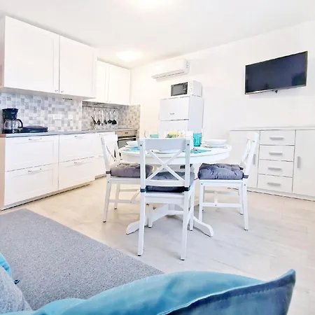 Appartement Komfortable In Ruhigem Dorf Umag