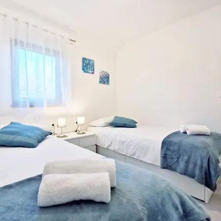 Komfortable In Ruhigem Dorf Umago
